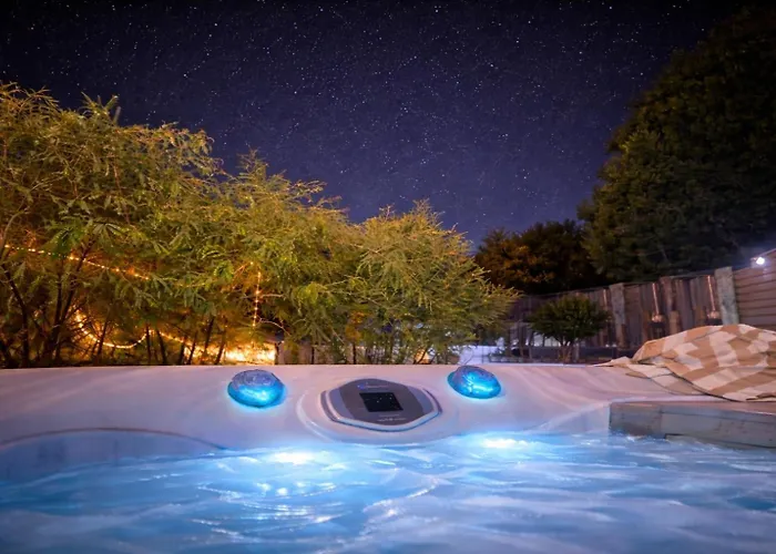 Boutique Tiny With Private Hot Tub * 로토루아
