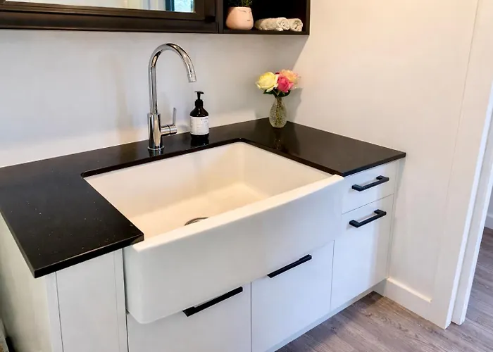 Boutique Tiny With Private Hot Tub *