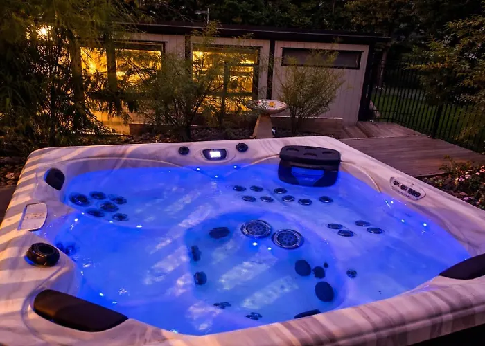 Boutique Tiny With Private Hot Tub 펜션
