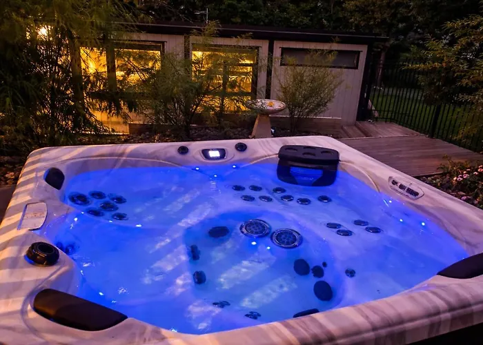 Boutique Tiny With Private Hot Tub *